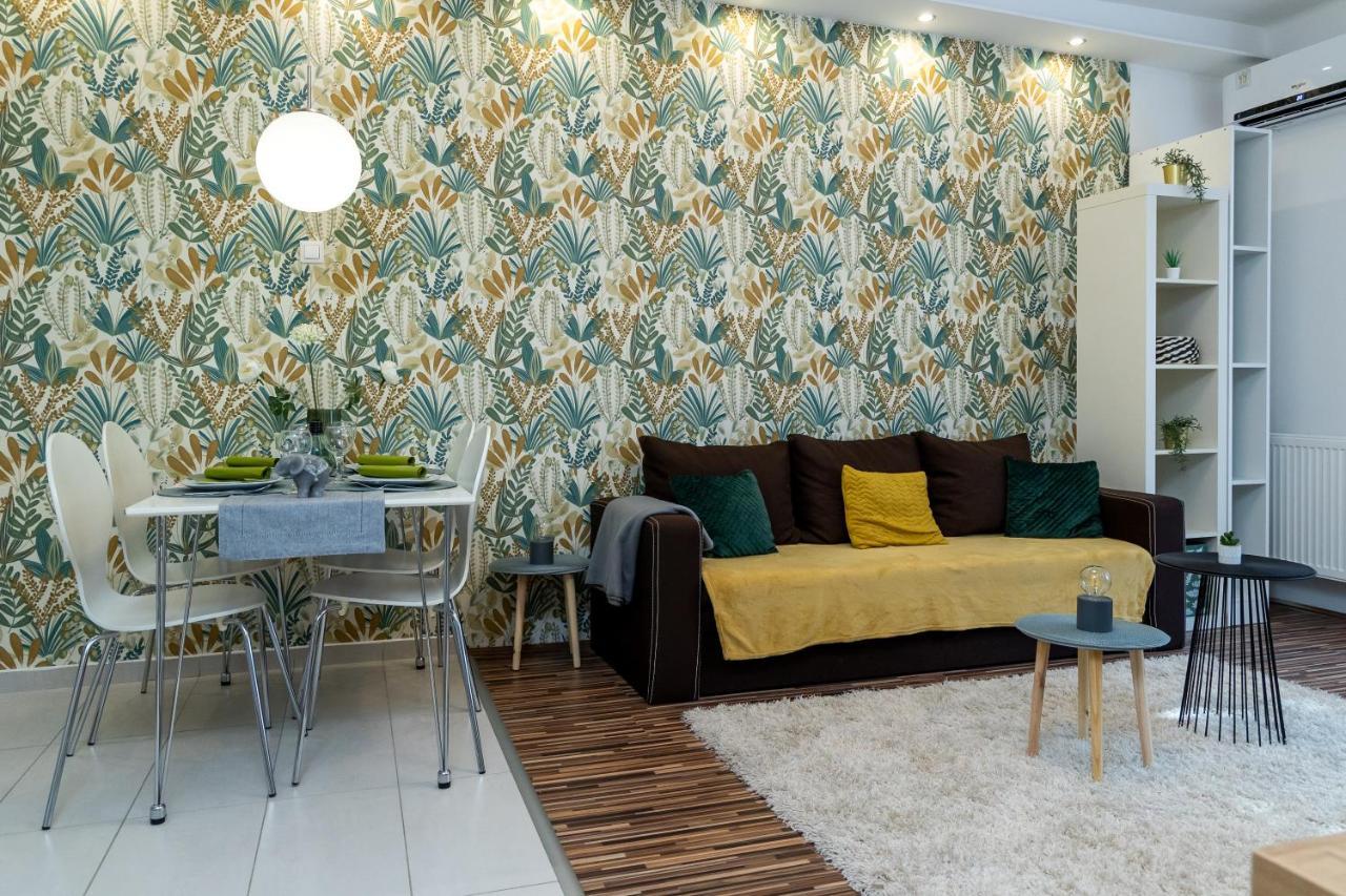 Wanderer Station Apartamento Debrecen Exterior foto